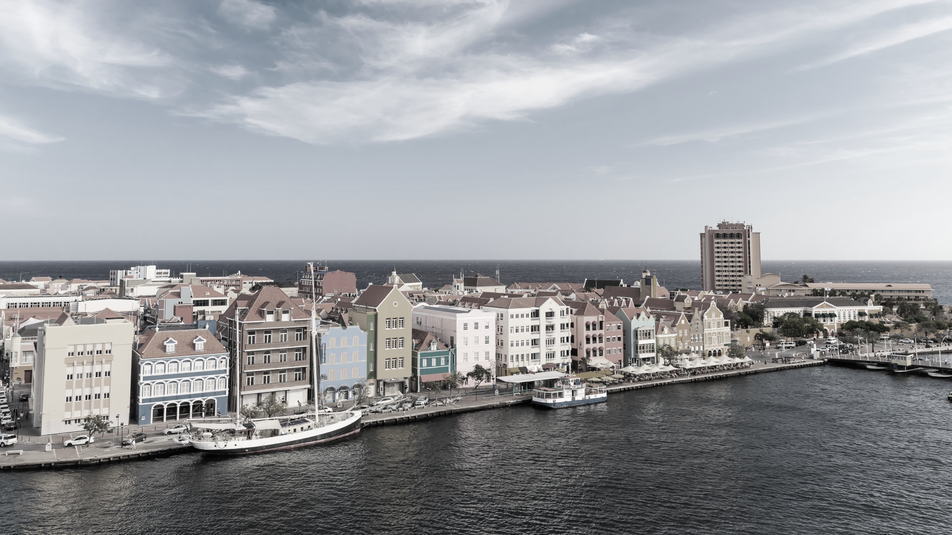 Two new lawyers for Curaçao office VANEPS